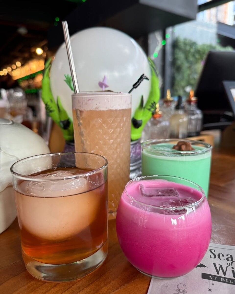 HALLOWEEN POP-UP SNEAK PEEK AT THE VINTAGE WHISKEY + CIGAR BAR